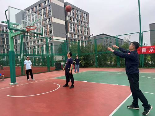 图片包含 运动, 户外, 体育, 建筑 描述已自动生成